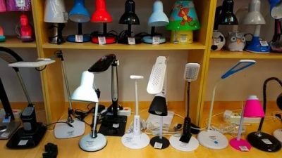 Как правильно выбрать настольную лампу для школьника?