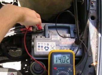 Как измерить напряжение генератора автомобиля мультиметром?