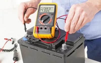 Как проверить заряд батареи мультиметром?
