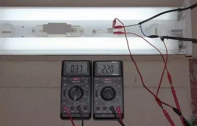 Как проверить светильник дневного света тестером?